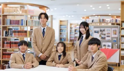 男女の制服の画像