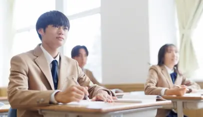 男女の制服の画像